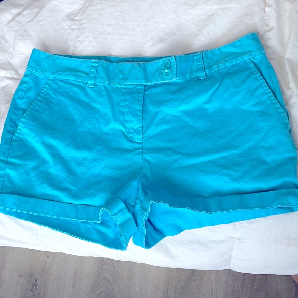 Vineyard Vines baby blue shorts